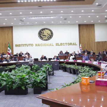 INE hace oficial fechas y sedes para debates entre presidenciables