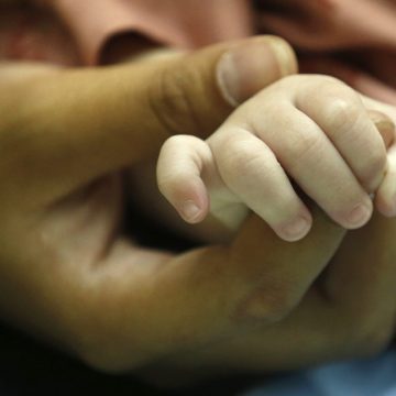 El papa Francisco pide “la prohibición universal” de la maternidad subrogada