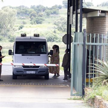 El exatleta Oscar Pistorius sale de la cárcel casi once años después de matar a su novia