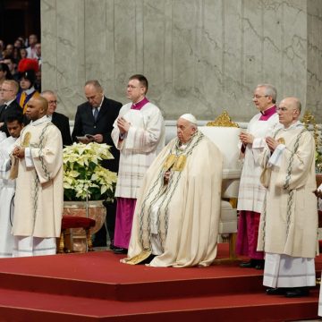 “La iglesia debe redescubrir un rostro femenino”: papa Francisco