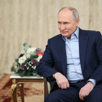 Vladimir Putin es registrado como candidato para las elecciones presidenciales de marzo