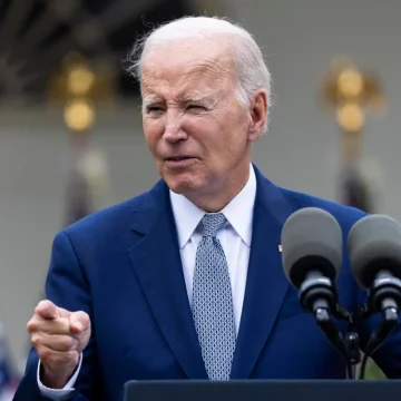 Biden urge al Congreso a elevar el control de armas después de un tiroteo en Chicago