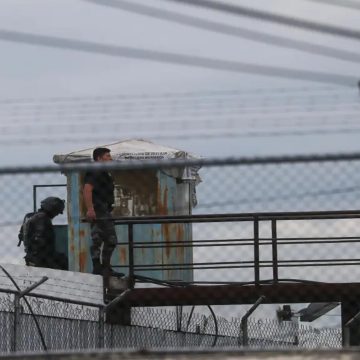 Ya son 178 los funcionarios tomados como rehenes en motines en siete cárceles de Ecuador