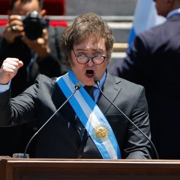 Argentina prohíbe el lenguaje inclusivo en la administración pública por su “uso político”