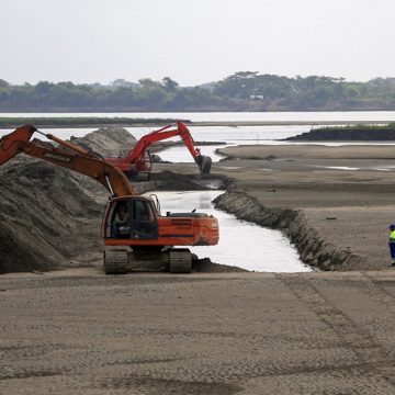 El río Magdalena se seca y los pueblos a sus orillas mueren de sed en el norte de Colombia