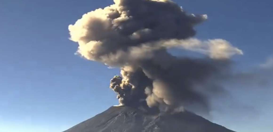 Aerolíneas en AICM cancelan vuelos por actividad del volcán Popocatépetl