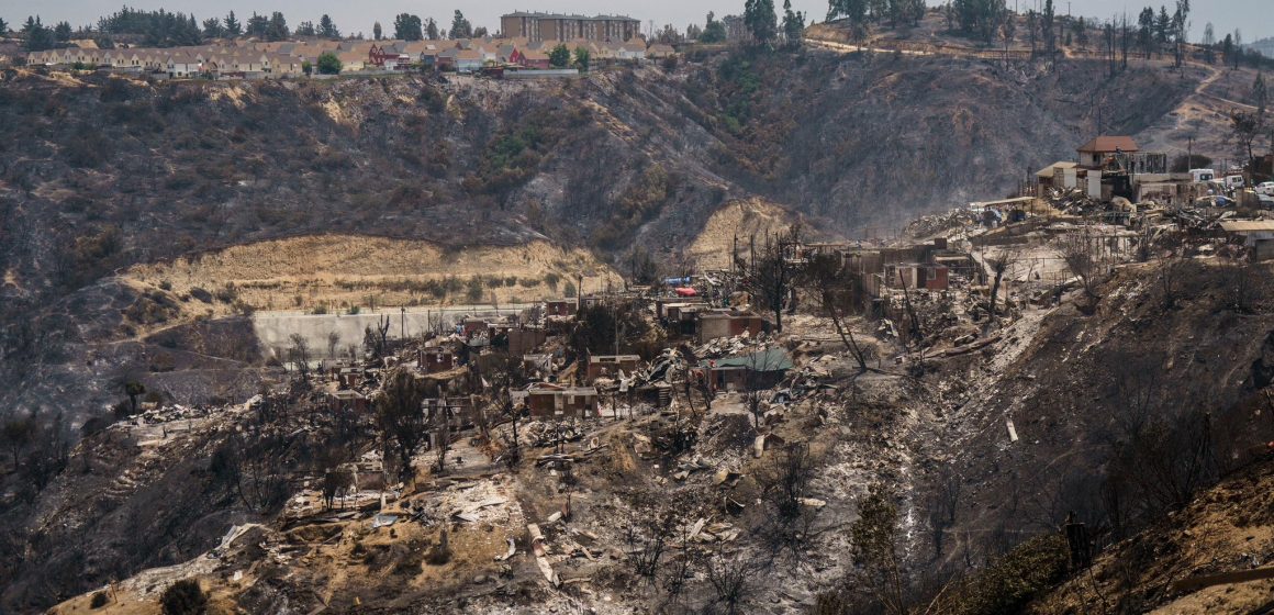 Chile declara luto nacional; muertes por incendios forestales aumenta a 122