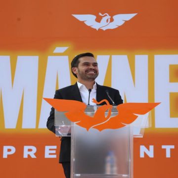 Álvarez Máynez se registra ante el INE como candidato presidencial de Movimiento Ciudadano