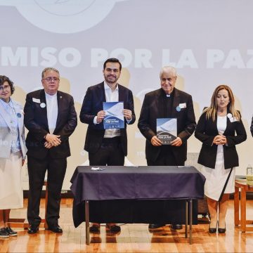 Firma Álvarez Máynez, Compromiso Nacional por la Paz, del Episcopado Mexicano