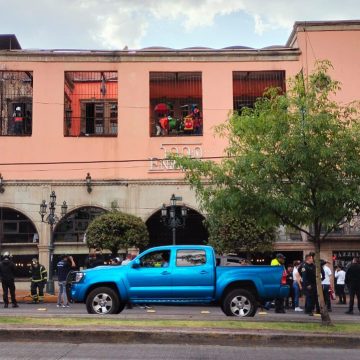Incendio en restaurante Enrique en Insurgentes Sur ya fue extinguido, solo deja daños materiales