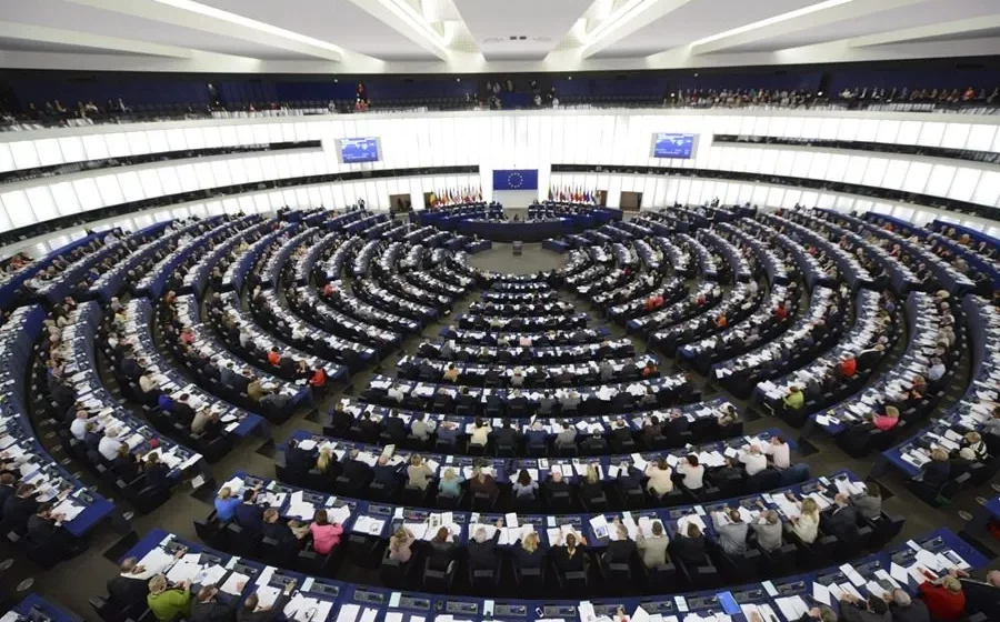 El Parlamento Europeo encarrila la primera ley de inteligencia artificial del mundo