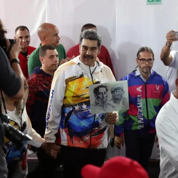 Maduro oficializa ante el ente electoral su aspiración a un tercer mandato presidencial