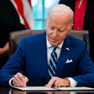 Biden firma la ley de ayuda militar para Ucrania e Israel y un posible veto a TikTok