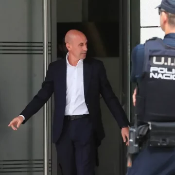 Jueza del caso Rubiales bloquea más de 50 cuentas a los investigados y embarga un Mercedes