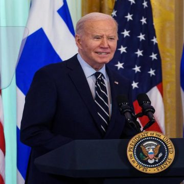 Biden anuncia la cancelación de 7,400 MDD en deuda estudiantil