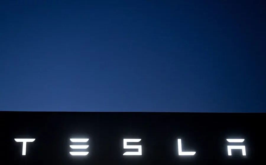 Elon Musk anuncia por correo electrónico el despido de unos 15,000 trabajadores de Tesla