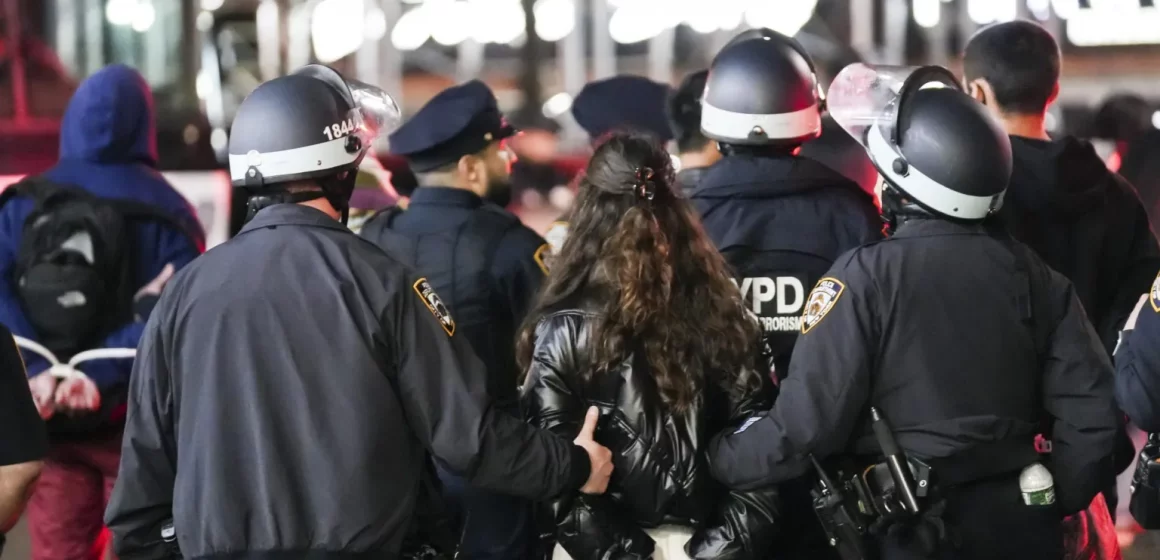 Nueva York cifra en 282 los detenidos en protestas propalestinas universitarias con “agitadores externos”