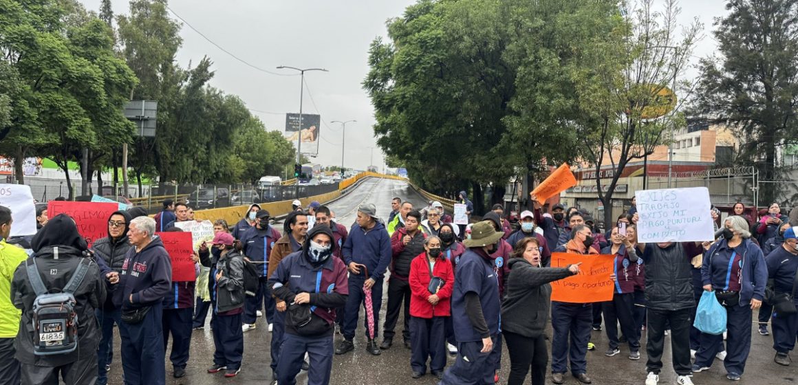 Conductor arrolla a trabajadores del IPN que protestan por falta de pagos