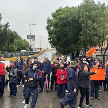Conductor arrolla a trabajadores del IPN que protestan por falta de pagos