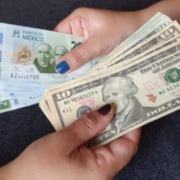 Reforma al poder judicial propuesta por AMLO hace “tambalear” al peso; pierde fuerza frente al dólar