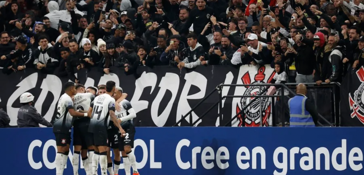 Corinthians esperará en octavos de Sudamericana a Barcelona o Bragantino