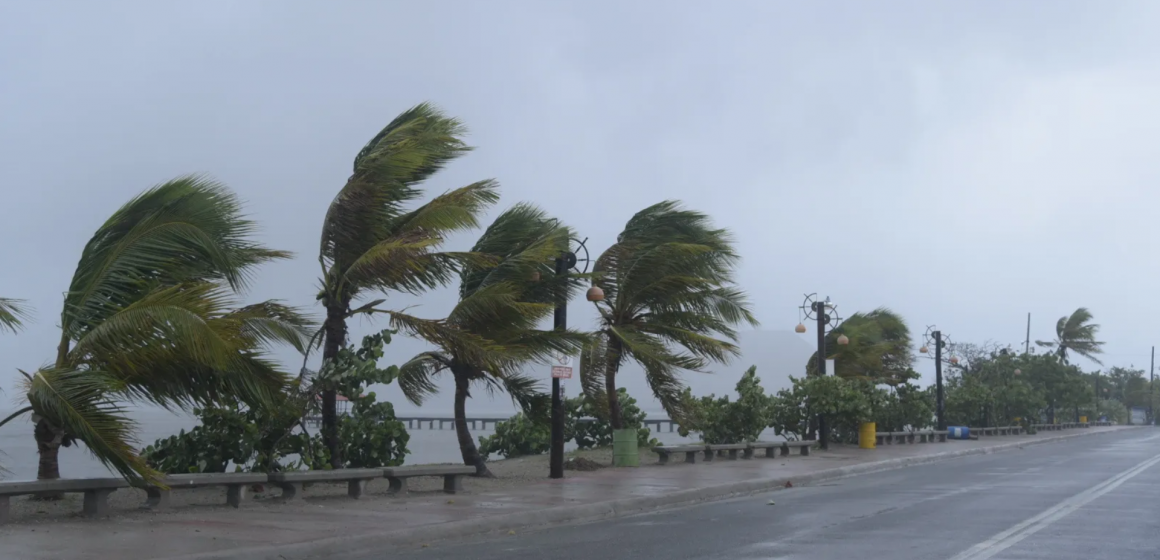 Al menos tres muertos en Granada por el paso del huracán Beryl por el Caribe