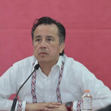 Desvío de recursos en Veracruz: Gobierno de Cuitláhuac García repite estrategia de Javier Duarte