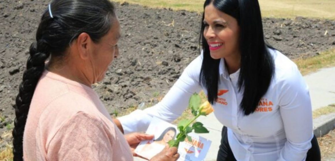 “Nuestra campaña a pie nos va a permitir ser la voz de Hidalgo en el Senado”: Adriana Flores”