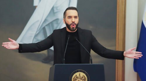 ARCHIVO - El presidente salvadoreño Nayib Bukele ofrece una conferencia de prensa el 14 de enero de 2025, en San Salvador, El Salvador. (AP Foto/Salvador Meléndez, archivo)