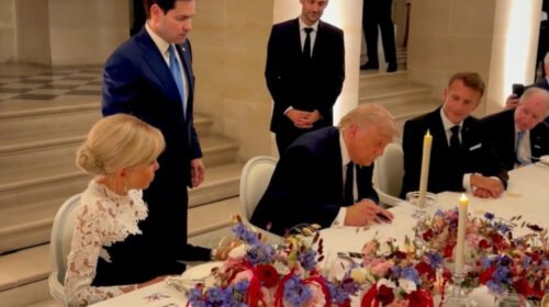 1781741884-trump-firma-memorando-entendimiento-iran-palacio-versalles
