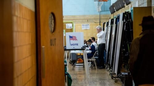 Detroit (United States), 27/02/2024.- Poll workers look on at polling site located at Warren E. Bow Elementary School during voting in the 2024 presidential primary election in Detroit, Michigan, USA, 27 February 2024. EFE/EPA/CYNDI ELLEDGE