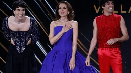 VALLADOLID, 10/02/2024.- La actriz y cantante Ana Belén, junto a los directores de cine Javier Ambrossi (d) y Javier Calvo, presentan la ceremonia de entrega de la 38 edición de los Premios Goya, este sábado en Valladolid. EFE/Chema Moya