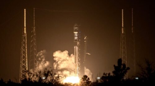El cohete que transporta la nave espacial PACE de la NASA despega de Cabo Cañaveral, en Florida, Estados Unidos, este 8 de febrero. EFE/EPA/Cristóbal Herrera
