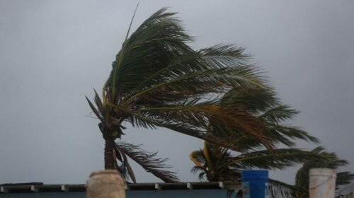 Marejadas e inundaciones devastan Jamaica por el paso del huracán Melissa