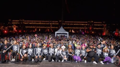 Más de cinco mil personas llenan el Zócalo en la Mega Clase de Baile “Me Muero por Bailar”