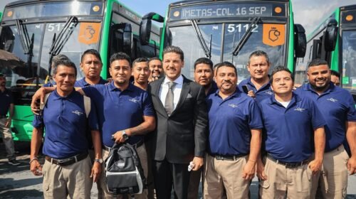 Nuevo León entrega 16 nuevos camiones para la ruta 224 Cometas