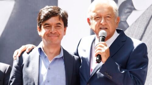 AS_21082018. INFORMA. CIUDAD DE MÉXICO.- EL PRESIDENTE ELECTO ANDRÉS MANUEL LÓPEZ OBRADOR DURANTE CONFERENCIA PRESENTA A JESÚS RAMÍREZ CUEVAS COMO FUTURO COORDINADOR GENERAL DE COMUNICACIÓN SOCIAL DEL GABINETE. FOTO: AGUSTIN SALINAS/EL UNIVERSAL.