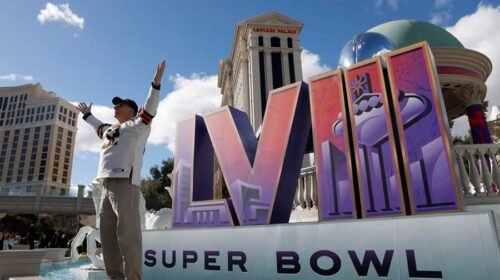 Las Vegas (United States), 07/02/2024.- A person poses in front of a Super Bowl LVIII logo outside of Caesars Palace in Las Vegas, Nevada, USA, 07 February 2024. The AFC champion Kansas City Chiefs will face the NFC champion San Francisco 49ers in Super Bowl LVIII at Allegiant Stadium in Las Vegas, Nevada, on 11 February 2024. EFE/EPA/CAROLINE BREHMAN