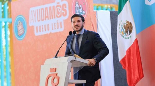 Samuel García entrega apoyos en arranque del ciclo 2025-2026