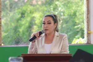 atentado regidora michoacan cuitzeo ataque armado