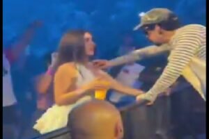 bad bunny concierto acto polemico mujer escote