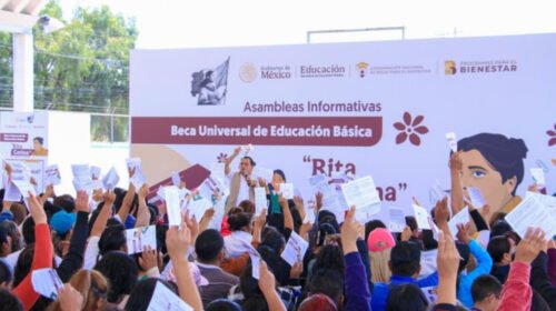 beca rita cetina entraga tarjetas