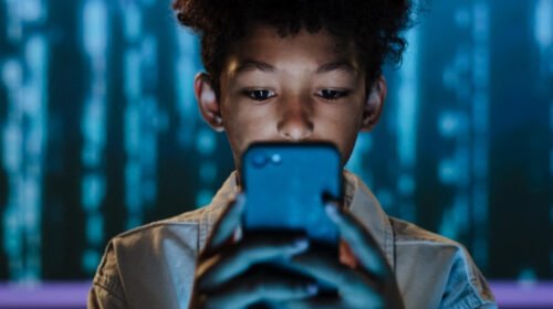 beneficios-y-peligros-redes-sociales-en-adolescentes-small-16_9