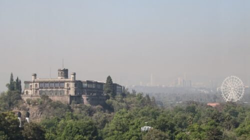 CIUDAD DE MÉXICO, 11MARZO2024.- El gobierno de la Ciudad informó que la calidad del aire de hoy es mala e incremento de tolvaneras por el aire intenso. En la imagen panorámica donde se logra ver el Castillo de Chapultepec. 
FOTO: ANDREA MURCIA /CUARTOSCURO.COM