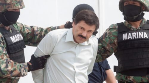 CIUDAD DE MÉXICO, 12FEBRERO2019.- Joaquín “El Chapo” Guzmán Loera ha sido declarado culpable de los 10 cargos criminales que le imputaban en una corte en Brooklyn, Nueva York, sentencia que le supondría purgar una cadena perpetua en una cárcel estadounidense, confirmación que se espera sea el próximo 25 de junio. El narcotraficante de 61 años escucho  tranquilamente la sentencia de parte del juez Brian Cogan, en presencia de su esposa Emma Coronel. En la imagen el "Chapo Guzmán" durante su presentación a medios de comunicación el 22 de febrero de 2014, tras ser recapturado por segunda vez. FOTO: ARCHIVO/ MOISÉS PABLO /CUARTOSCURO.COM