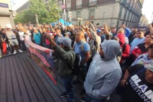 cnte planton bloqueo palacio nacional mañanera claudia sheinbaum
