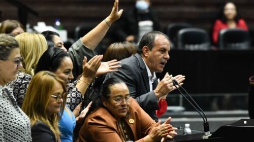 CIUDAD DE MÉXICO, 25MARZO2025.- Cuauhtémoc Blanco, diputado de Morena, durante su intervención en la sesión ordinaria de la Cámara de Diputados en la que se fue desechado el dictamen para el desafuero por su presunto delito de violencia sexual.
FOTO: MARIO JASSO/CUARTOSCURO.COM