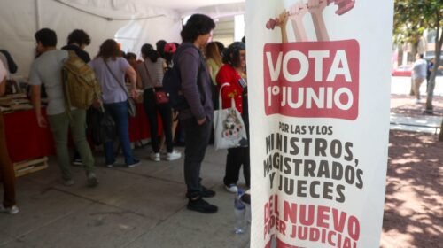 CIUDAD DE MÉXICO, 17ABRIL2025.- Cártel de promoción para que la ciudadanía participe en la elección de los integrantes del Poder Judicial, en la cual se habrán de elegir mediante el voto popular a Ministros, Magistrados y Jueces el 1 de junio. FOTO: MOISÉS PABLO/CUARTOSCURO.COM
