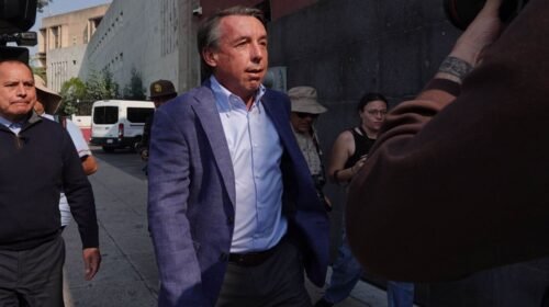 CIUDAD DE MÉXICO, 04DICIEMBRE2025.-  Emilio Azcárraga Jean, presidente del Grupo Televisa y dueño del Club América, arribó al Museo Kaluz con motivo de la reunión de la presidenta Claudia Sheinbaum con el Consejo Mexicano de Negocios. 

FOTO: GALO CAÑAS/CUARTOSCURO.COM