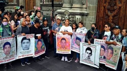familiares ayotzinapa informe claudia sheinbaum